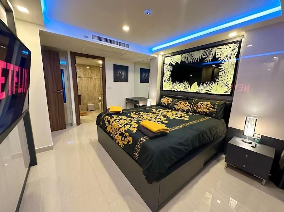 Large Luxury - Centre - Grand Avenue Residences, Pool View - 716 อพาร์ทเม้น