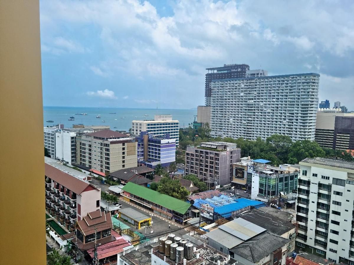 Edge Near Walking Street อพาร์ทเม้น Pattaya