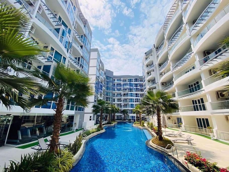 Large Luxury - Centre - Grand Avenue Residences, Pool View - 716 อพาร์ทเม้น *