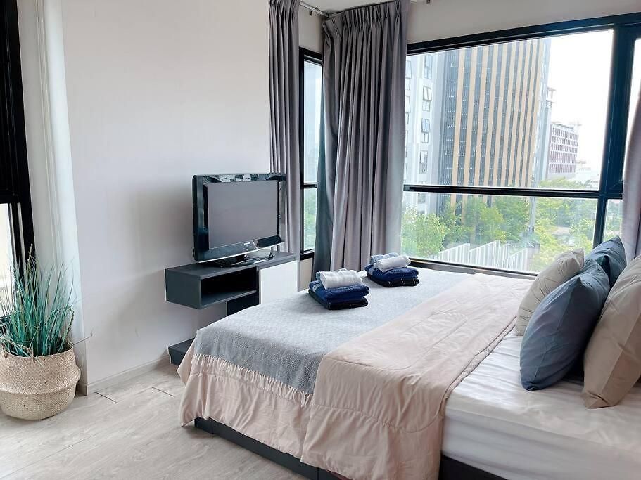 อพาร์ทเม้น The Base Huge 2bed King&queen With Infinity Pool