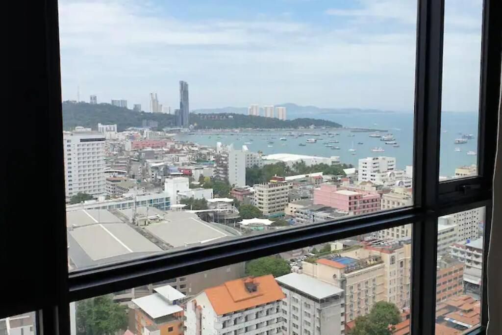 อพาร์ทเม้น The Base 2bed King&queen Sky Seaview & Infinity Pool Pattaya