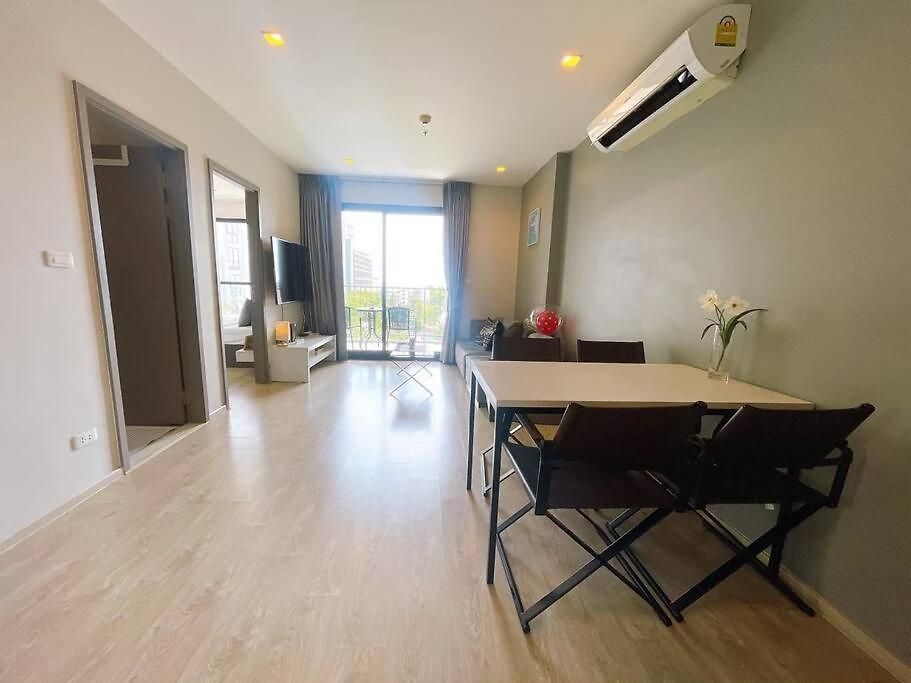 อพาร์ทเม้น The Base Huge 2bed King&queen With Infinity Pool Pattaya