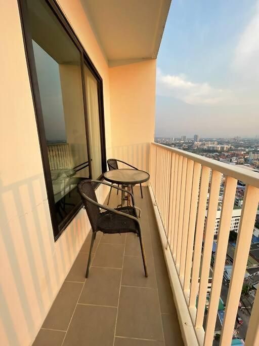 Base Long Balcony King-bed With Infinity Pool *
