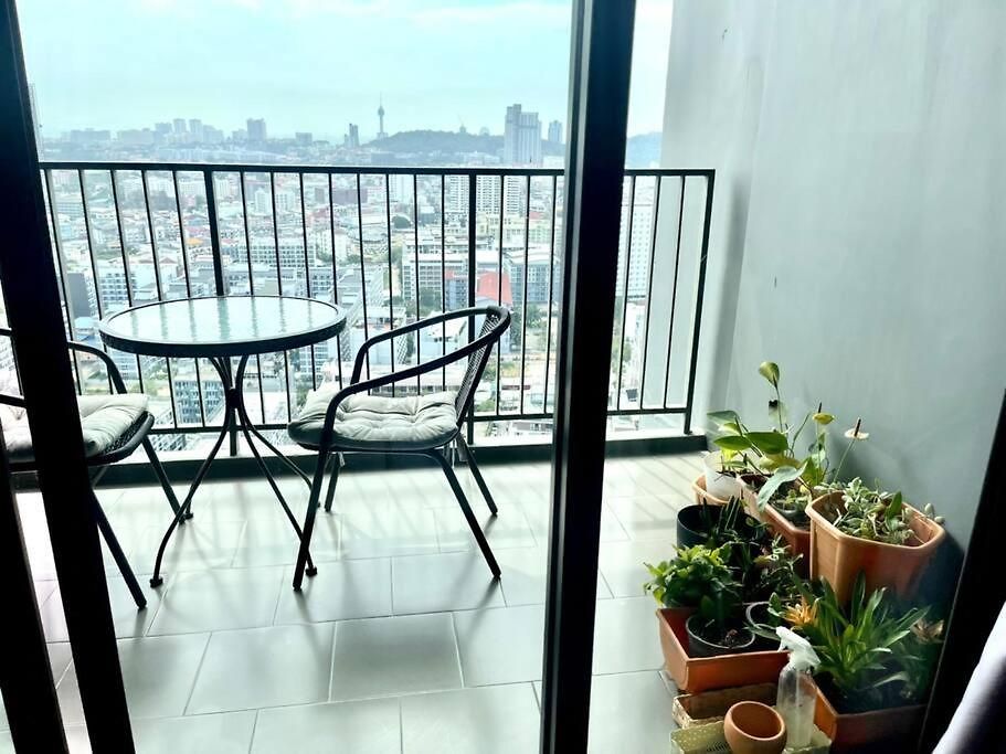 อพาร์ทเม้น The Base 2bed King&queen Sky Seaview & Infinity Pool