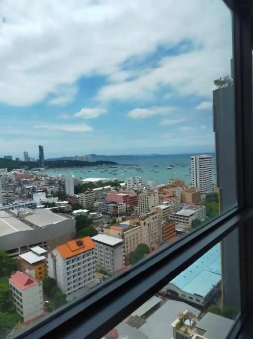 อพาร์ทเม้น The Base 2bed King&queen Sky Seaview & Infinity Pool Pattaya