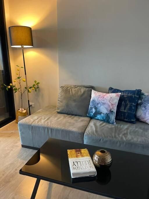 Base Long Balcony King-bed With Infinity Pool Pattaya