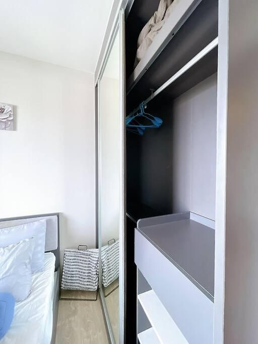 อพาร์ทเม้น The Base Long Balcony King-bed With Infinity Pool & Free Netflix