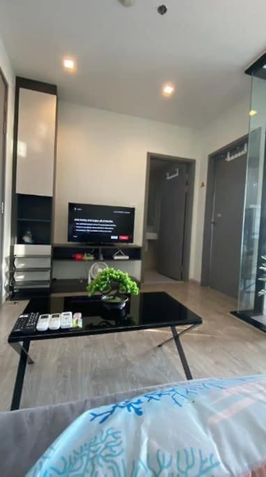 อพาร์ทเม้น The Base Quiet King-bed With Infinity Pool & Free Netflix