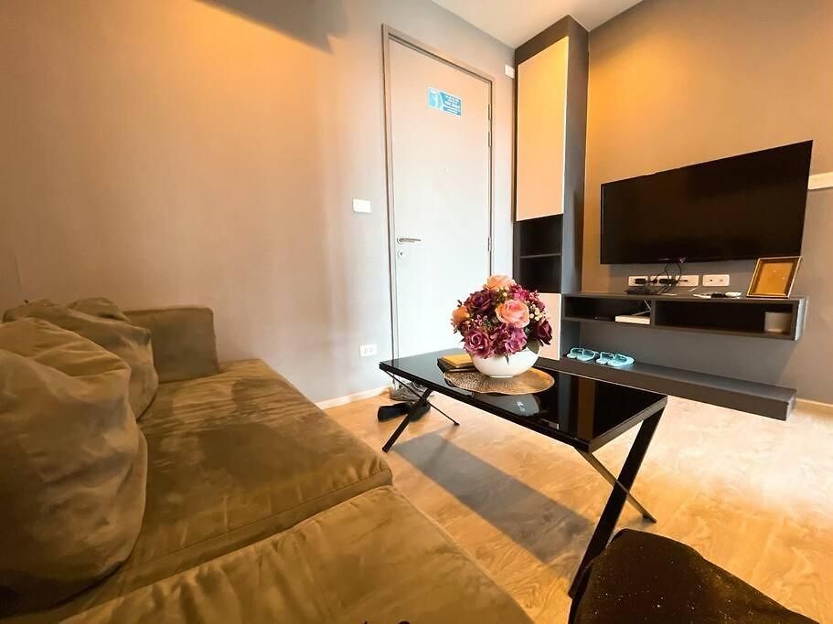 อพาร์ทเม้น Base Long Balcony King-bed With Infinity Pool *