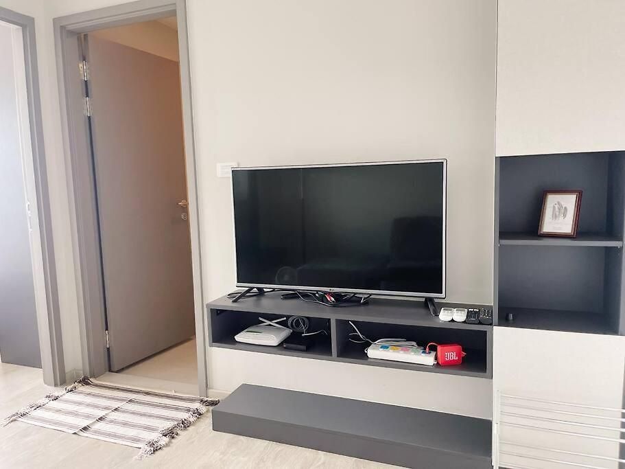 The Base Long Balcony King-bed With Infinity Pool & Free Netflix Pattaya