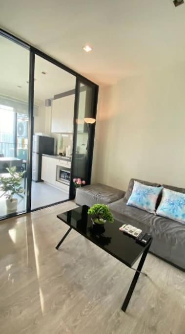 อพาร์ทเม้น The Base Quiet King-bed With Infinity Pool & Free Netflix Pattaya