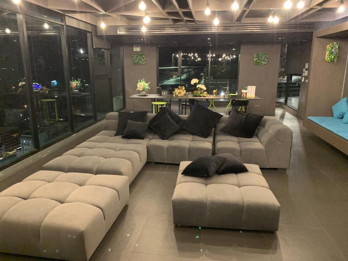 Base Aparthotel *