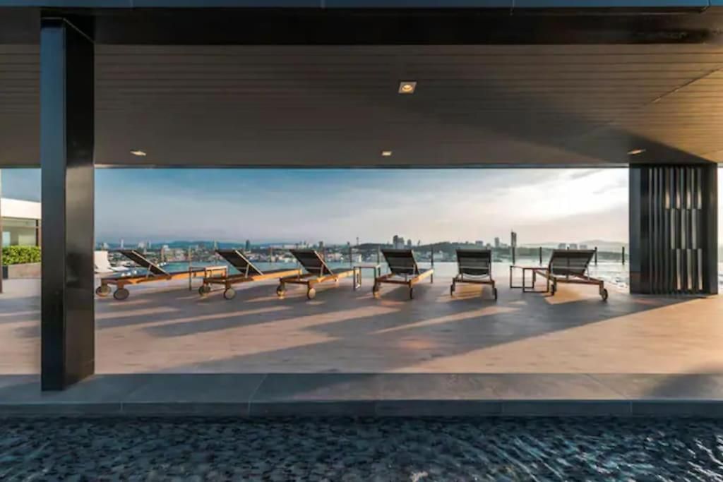 อพาร์ทเม้น Base Huge 2bed King&queen With Infinity Pool & Free Netflix!
