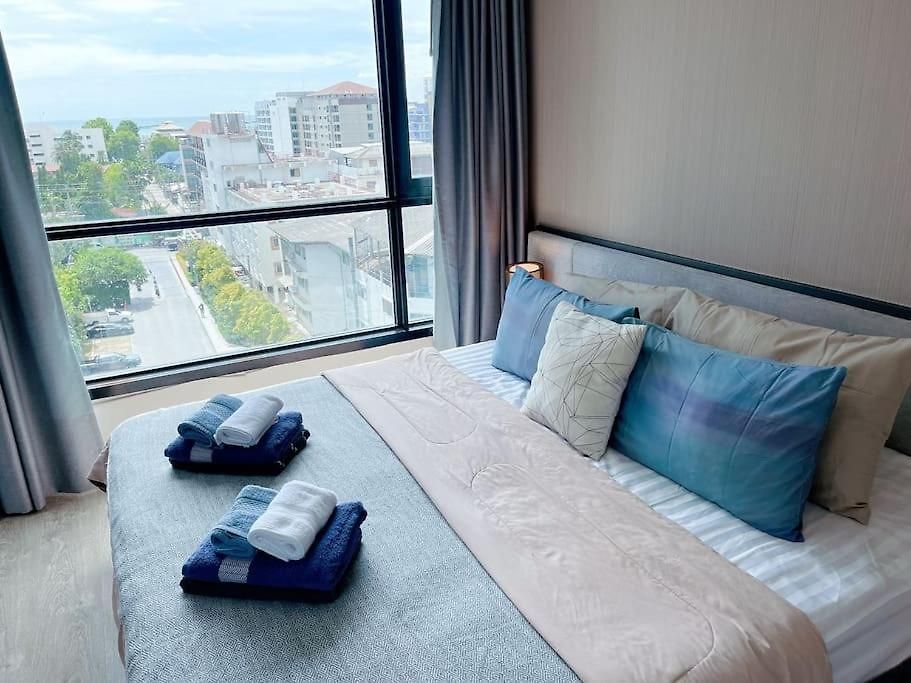 อพาร์ทเม้น Base Huge 2bed King&queen With Infinity Pool & Free Netflix! Pattaya