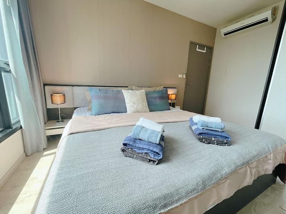 Base Huge 2bed King&queen With Infinity Pool & Free Netflix! อพาร์ทเม้น