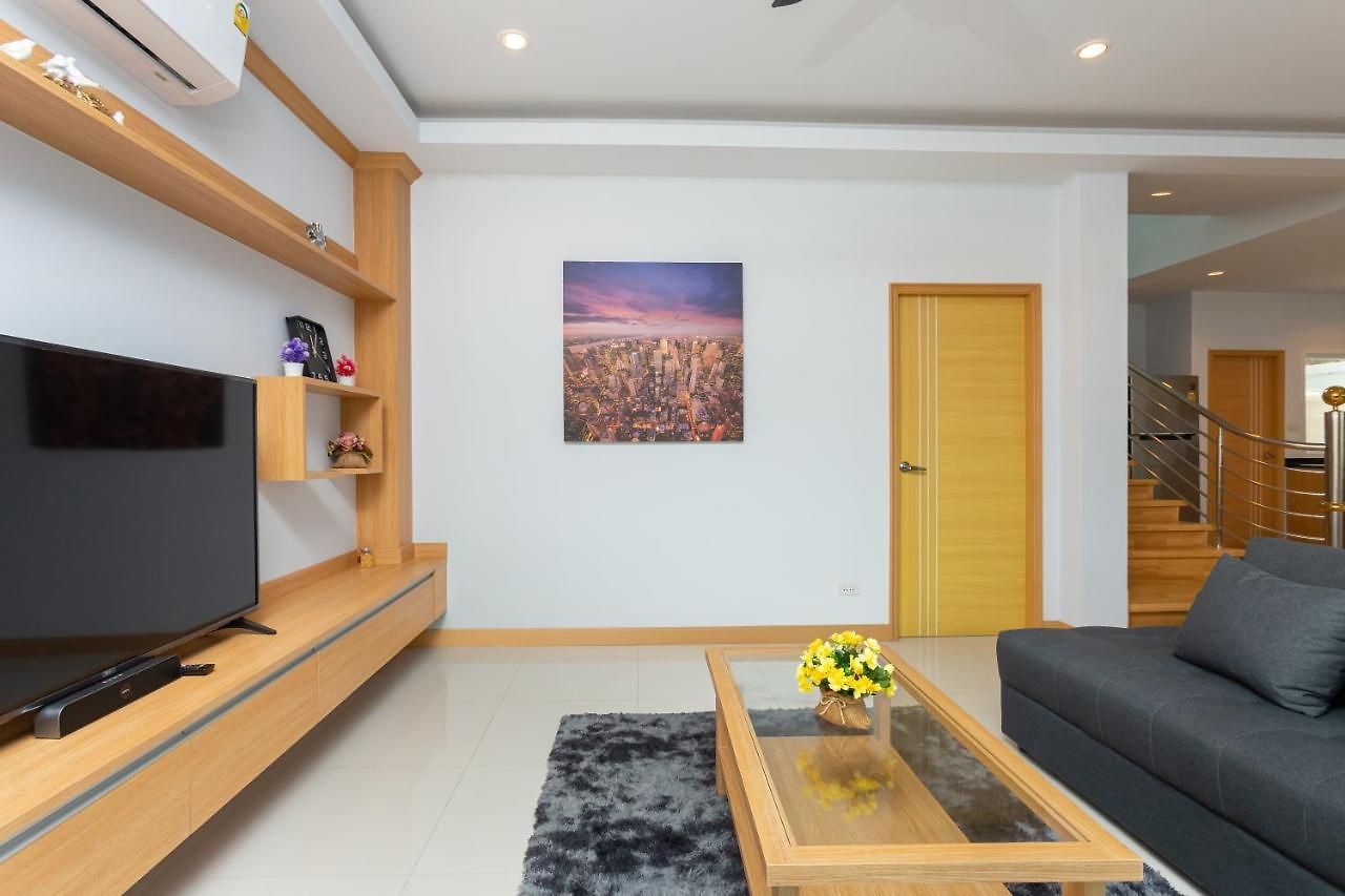 Relax Pool Near Walking Street,jacuzzi ,bbq 5bed 6bath House54 วิลล่า