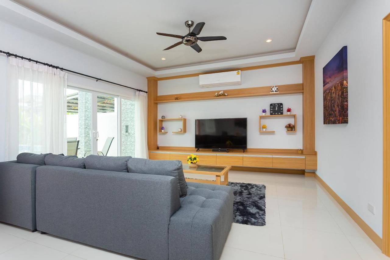 Relax Pool Near Walking Street,jacuzzi ,bbq 5bed 6bath House54 วิลล่า