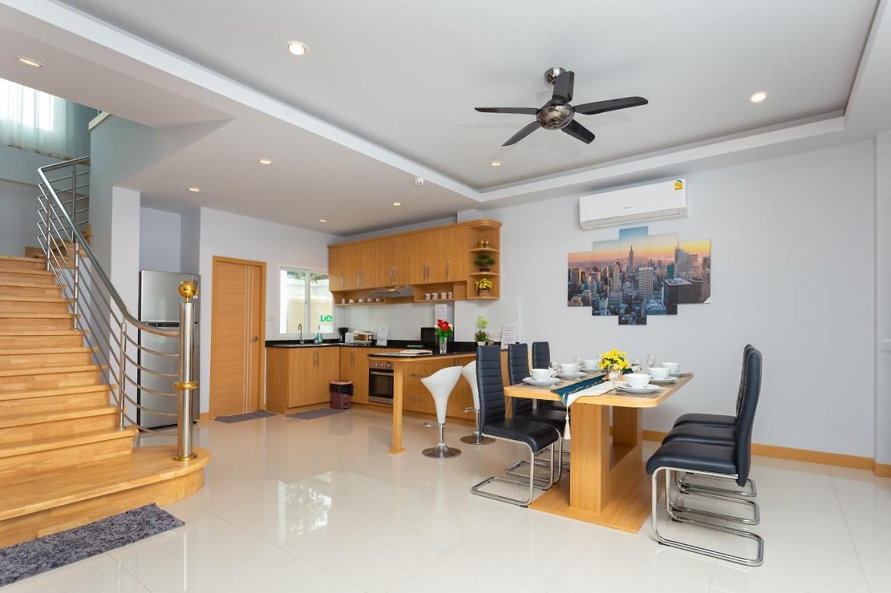Relax Pool Near Walking Street,jacuzzi ,bbq 5bed 6bath House54 วิลล่า