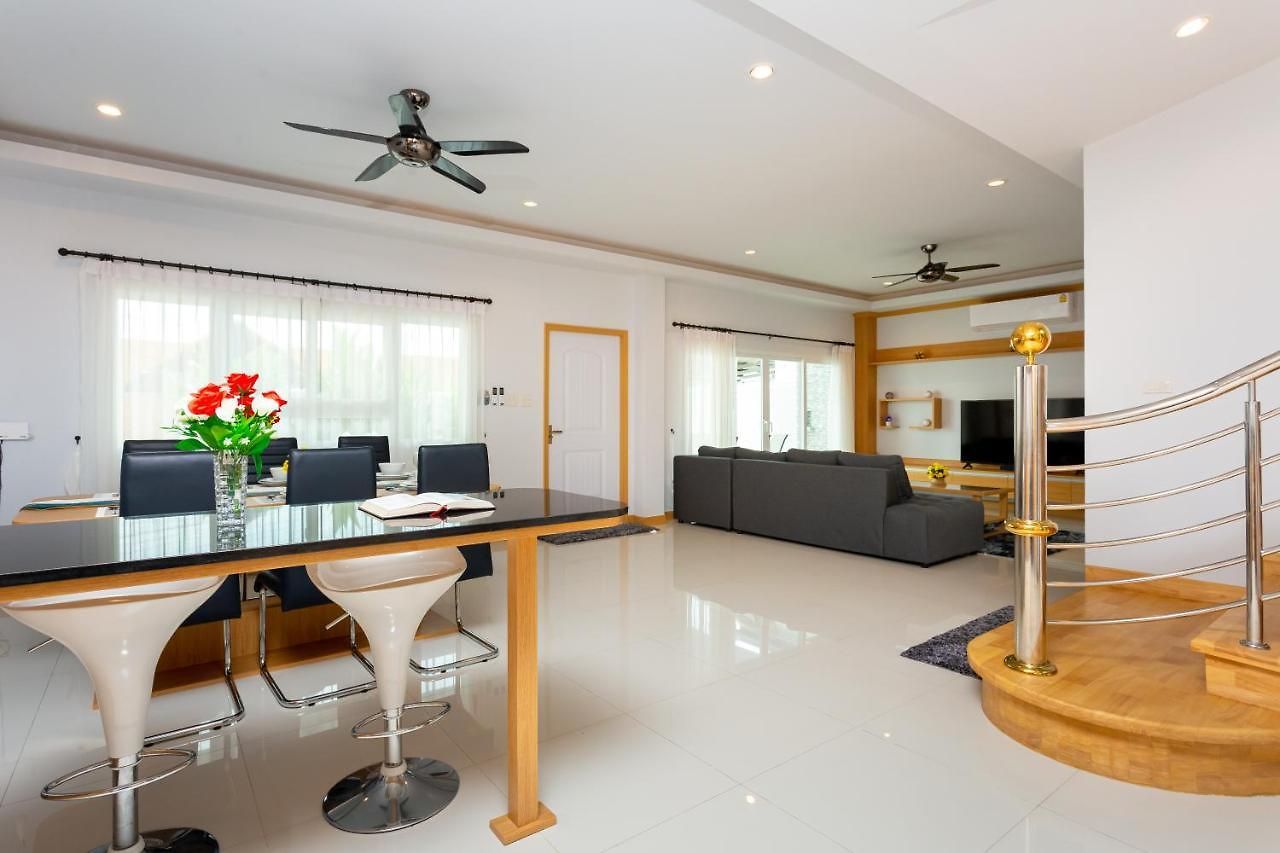 วิลล่า Relax Pool Near Walking Street,jacuzzi ,bbq 5bed 6bath House54 *