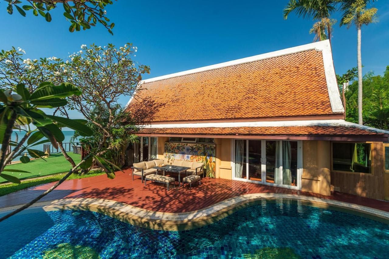 Gala Beachfront วิลล่า Pattaya