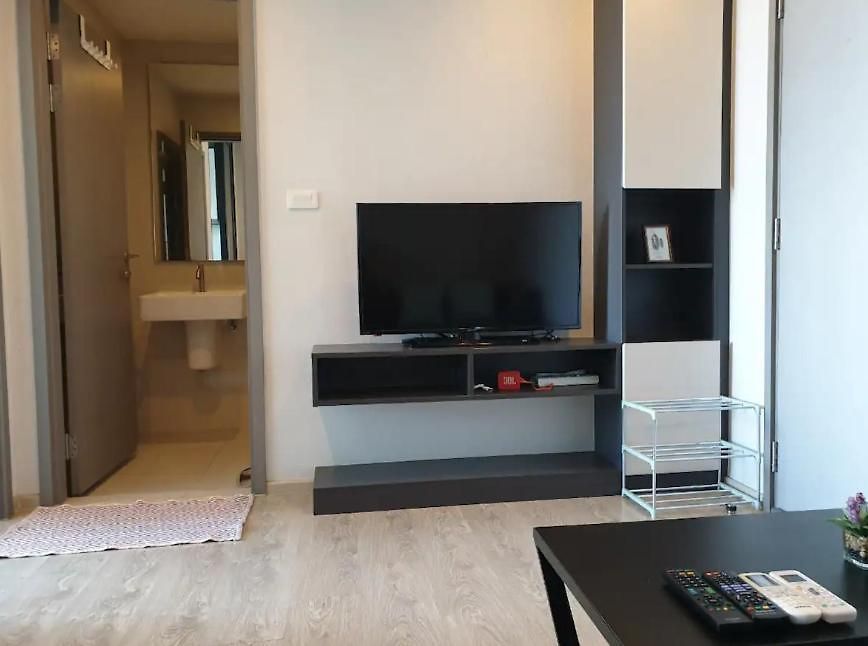 The Base Long Balcony King-bed With Infinity Pool & Free Netflix Apartment Pattaya