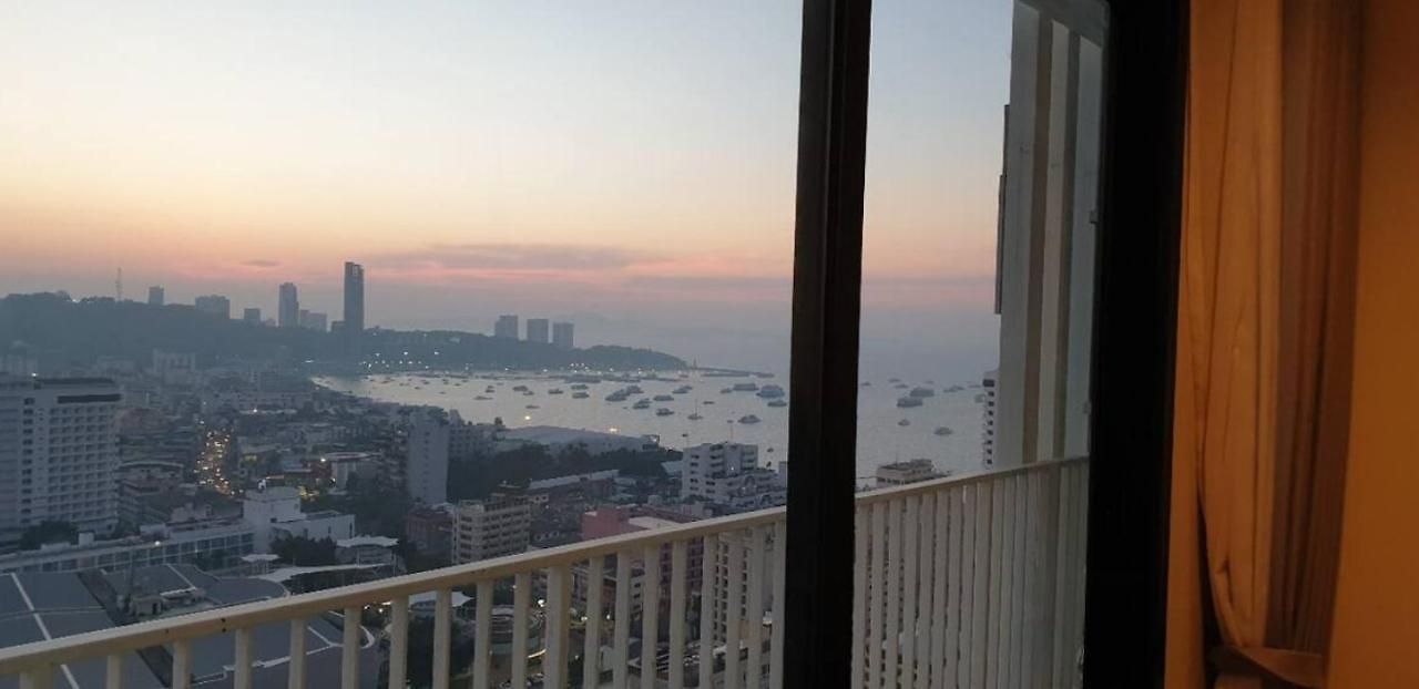The Base Long Balcony King-bed With Infinity Pool & Free Netflix * Pattaya