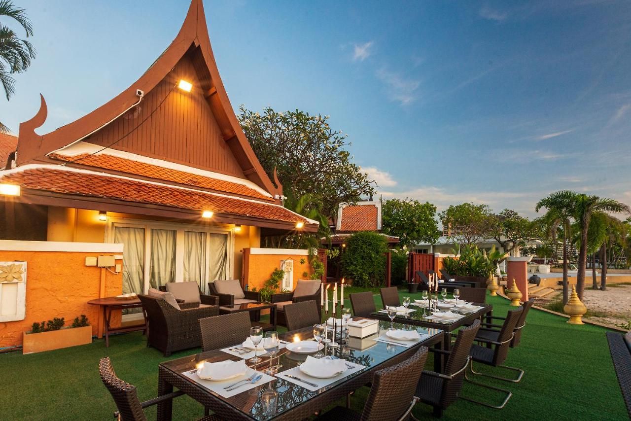 Gala Beachfront วิลล่า Pattaya