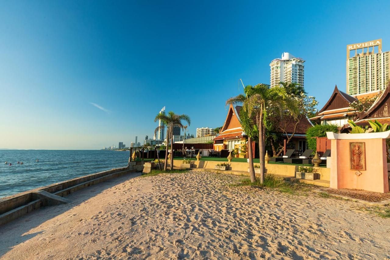 Gala Beachfront วิลล่า *