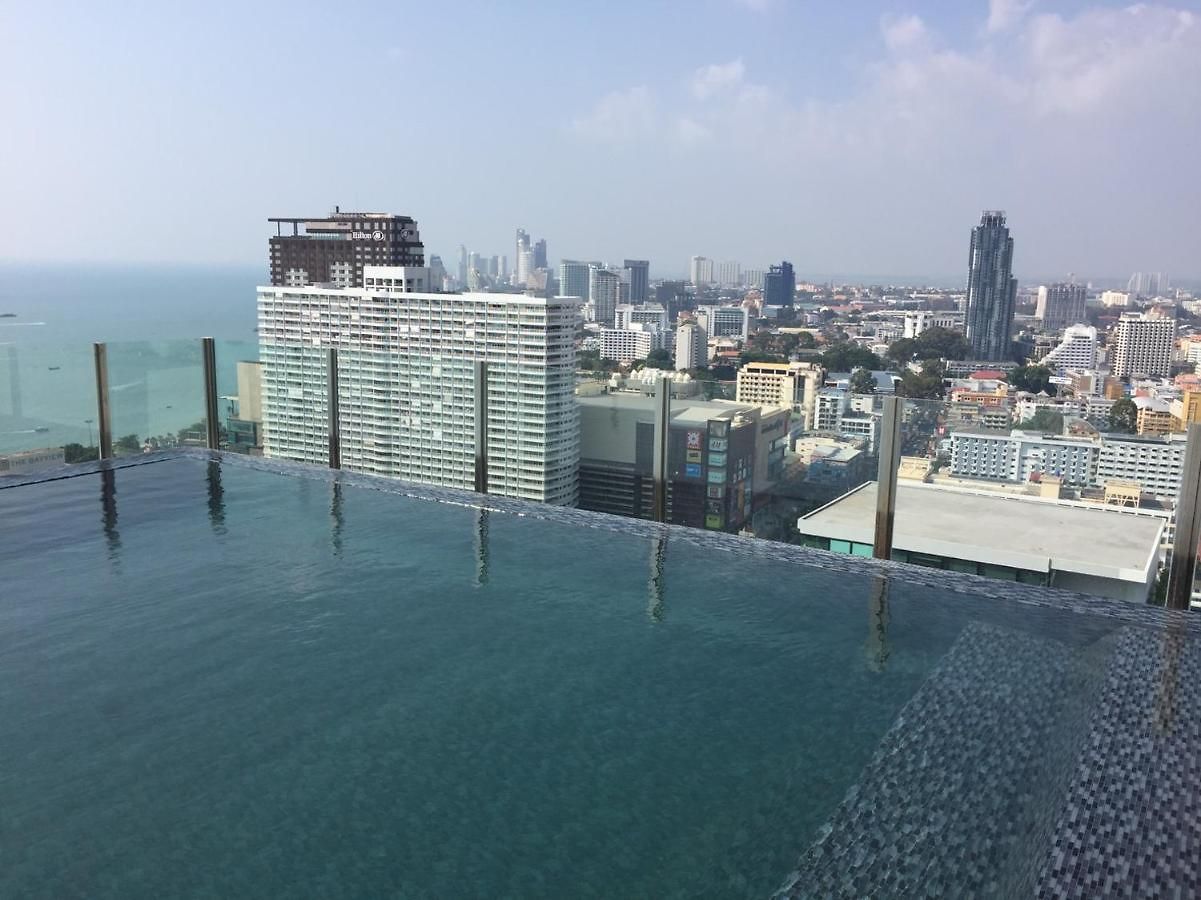 The Base市中心近海滩和商场的无边泳池一卧室公寓