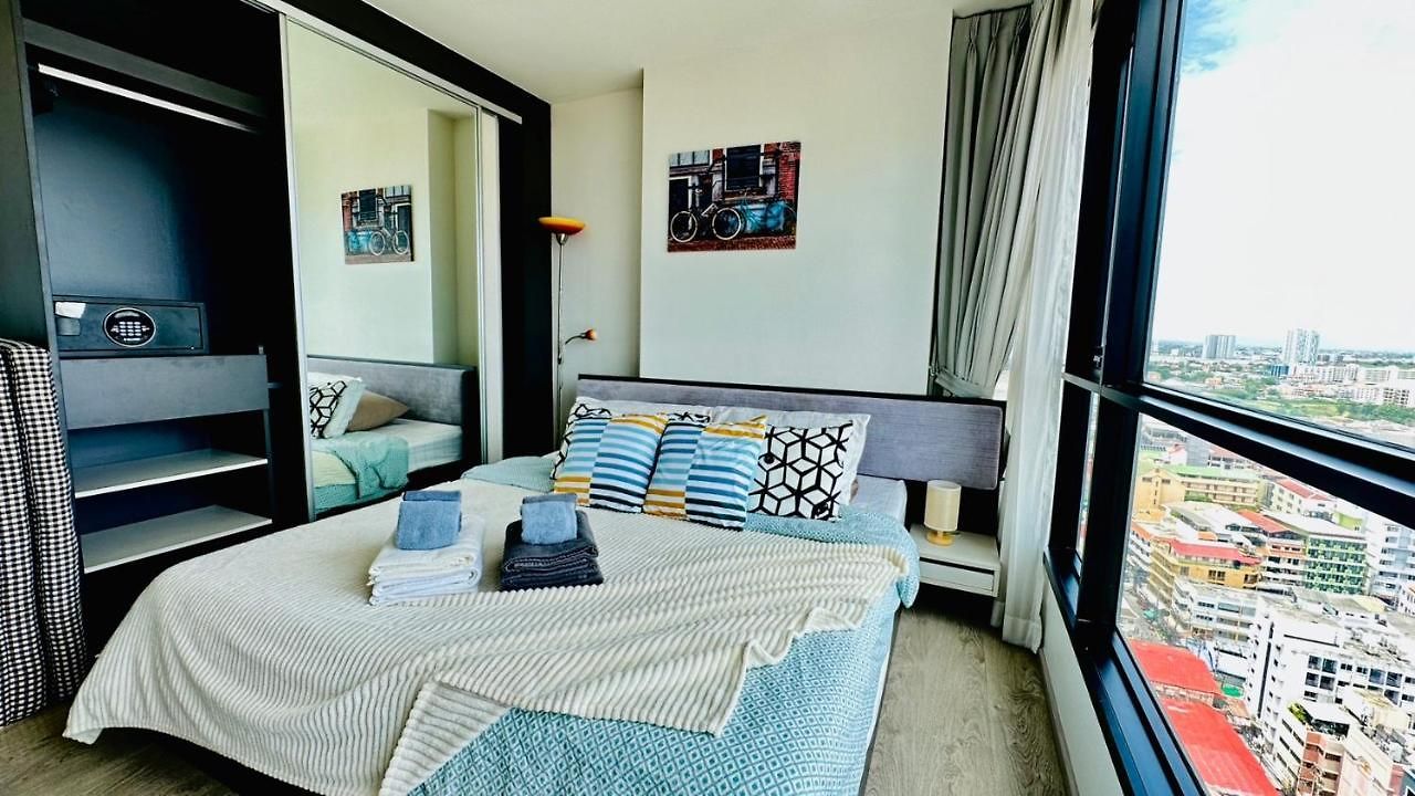 อพาร์ทเม้น The Base 2bed King&queen With Infinity Pool