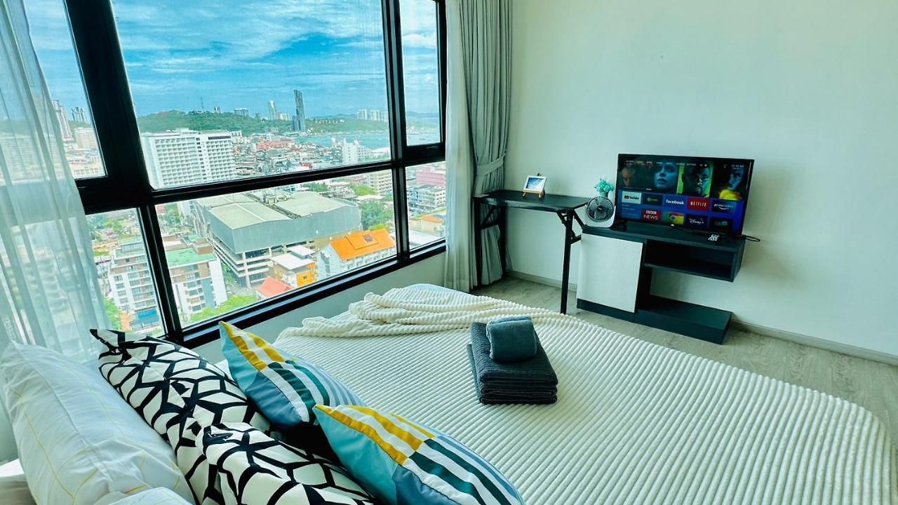 The Base 2bed King&queen Sky Seaview & Infinity Pool อพาร์ทเม้น