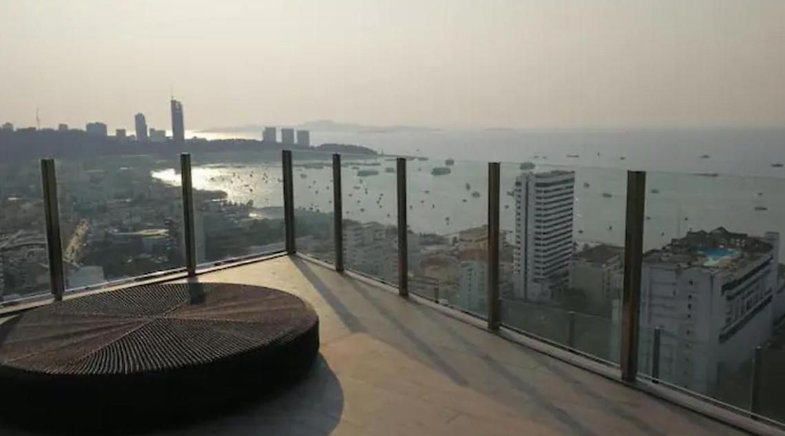 อพาร์ทเม้น The Base 2bed King&queen Sky Seaview & Infinity Pool