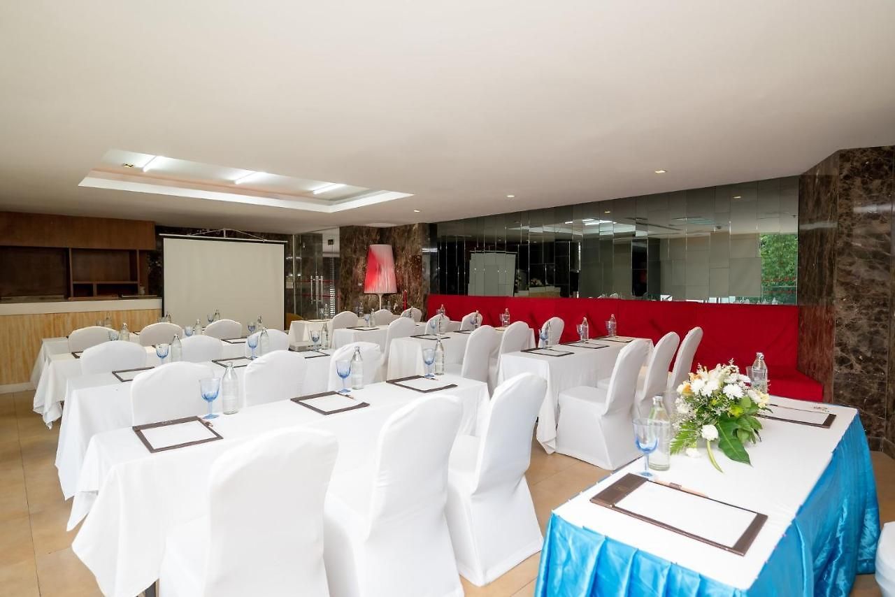 โรงแรม Centara Nova