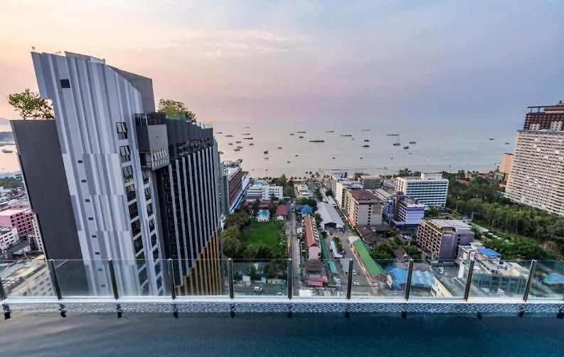 อพาร์ทเม้น The Base Huge 2bed King&queen With Infinity Pool *