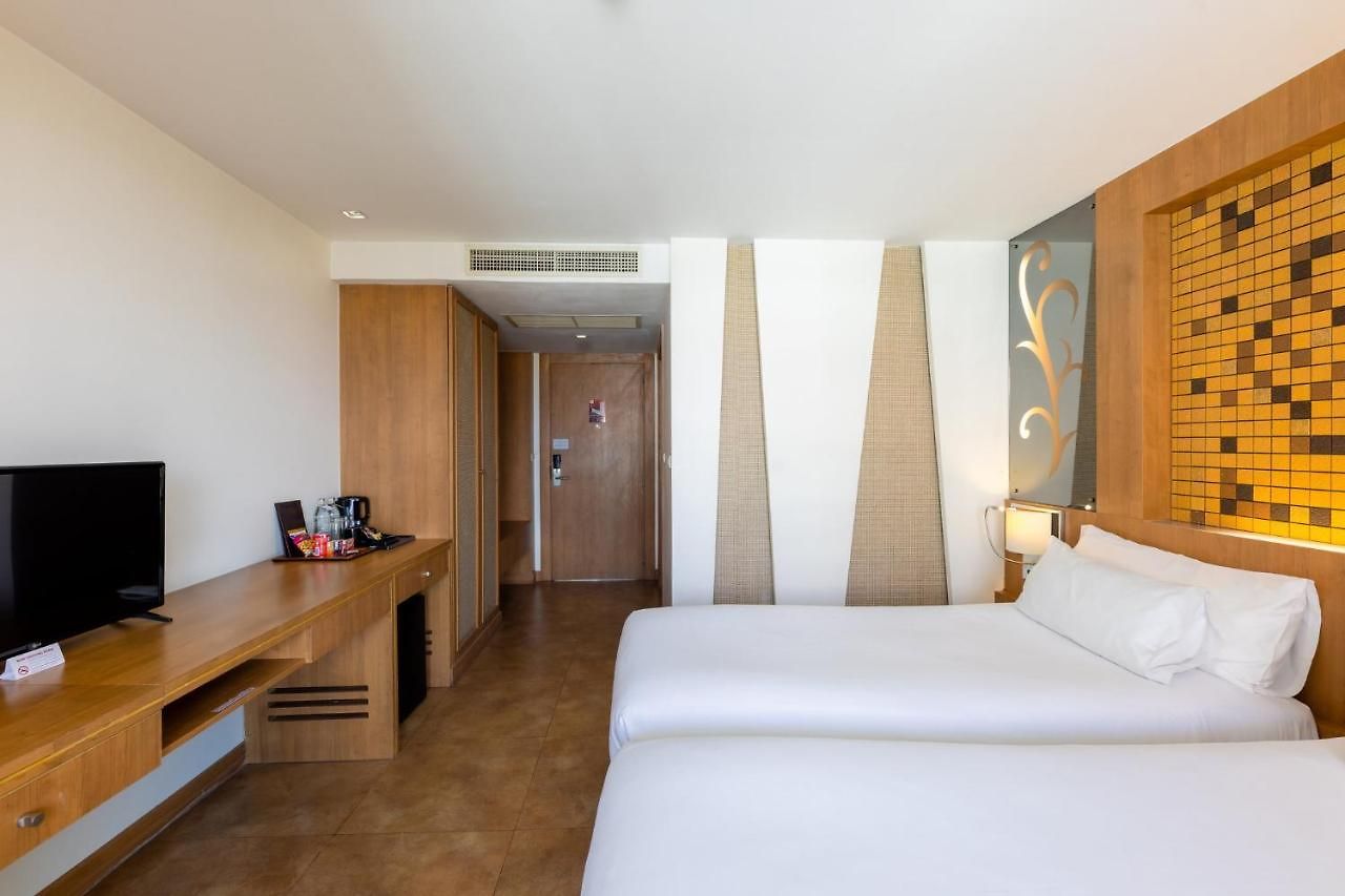 โรงแรม Centara Nova