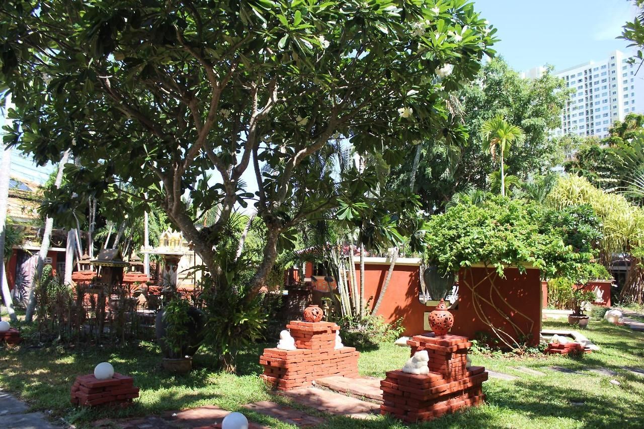 Safari Riviera โรงแรม