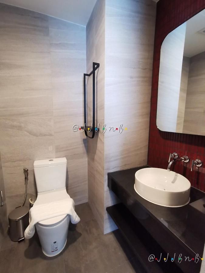 Edge By Jjj ที่พักพร้อมอาหารเช้า Pattaya