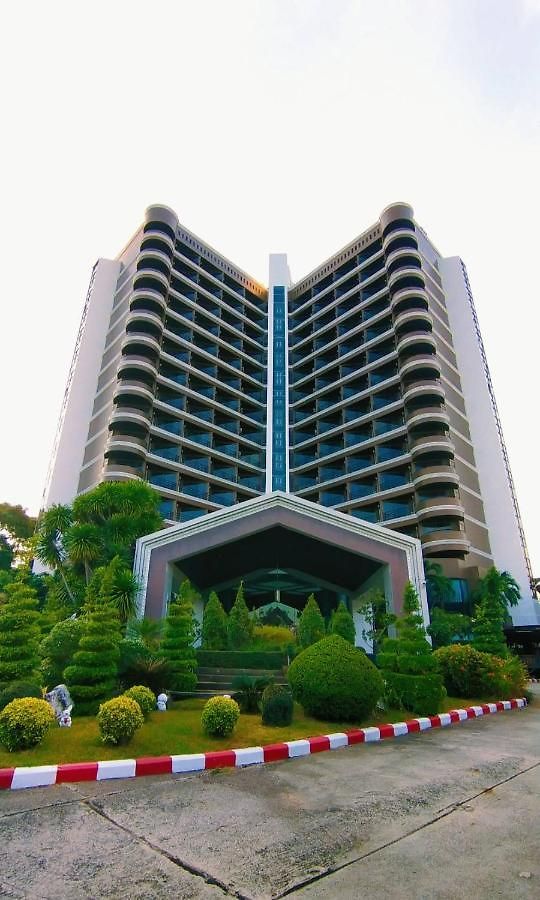 First Pacific Cirrus โรงแรม Pattaya