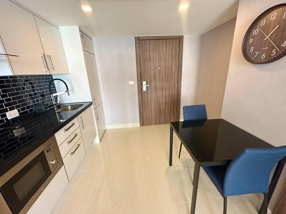 อพาร์ทเม้น Large Luxury - Centre - Grand Avenue Residences, Pool View - 413
