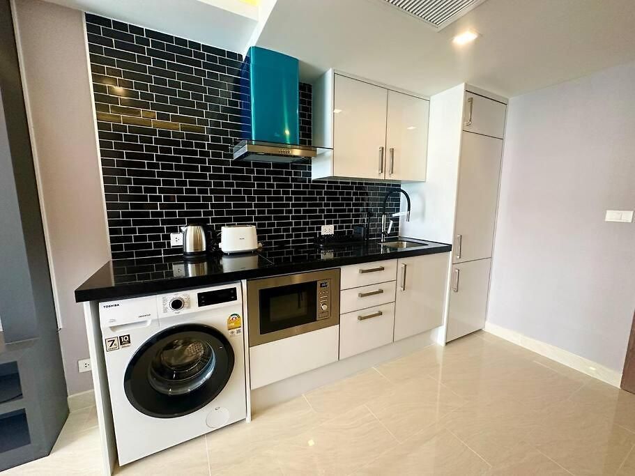 Large Luxury - Centre - Grand Avenue Residences, Pool View - 413 อพาร์ทเม้น