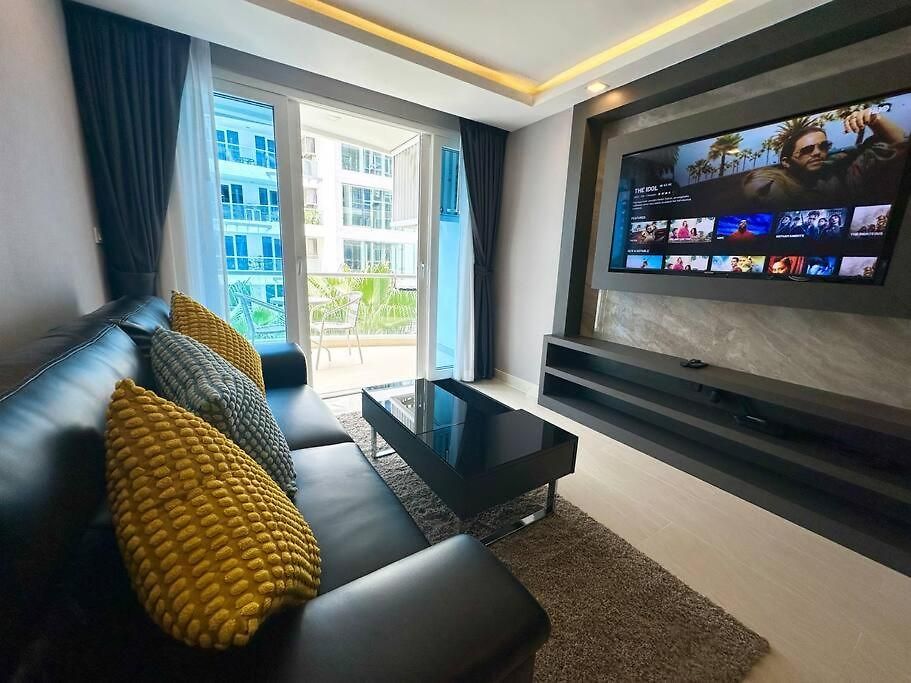 Large Luxury - Centre - Grand Avenue Residences, Pool View - 413 อพาร์ทเม้น