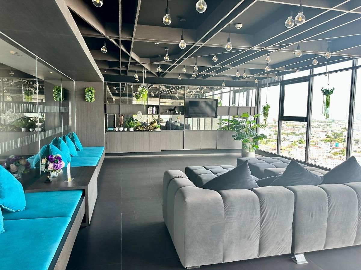 อพาร์ทเม้น Location With Swimming Pool, Gym, Sauna, Washing Mashine, Fast Internet In Of