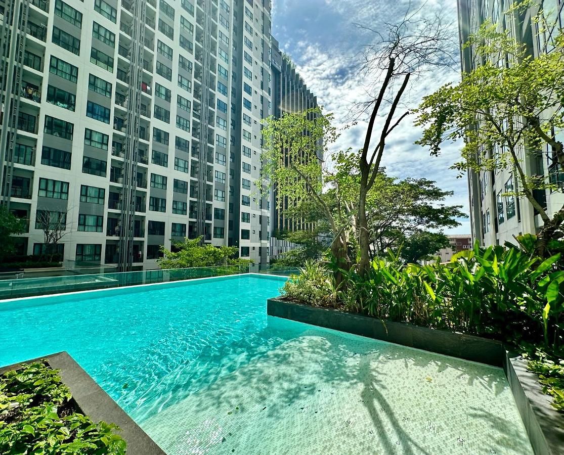 Location With Swimming Pool, Gym, Sauna, Washing Mashine, Fast Internet In Of อพาร์ทเม้น Pattaya