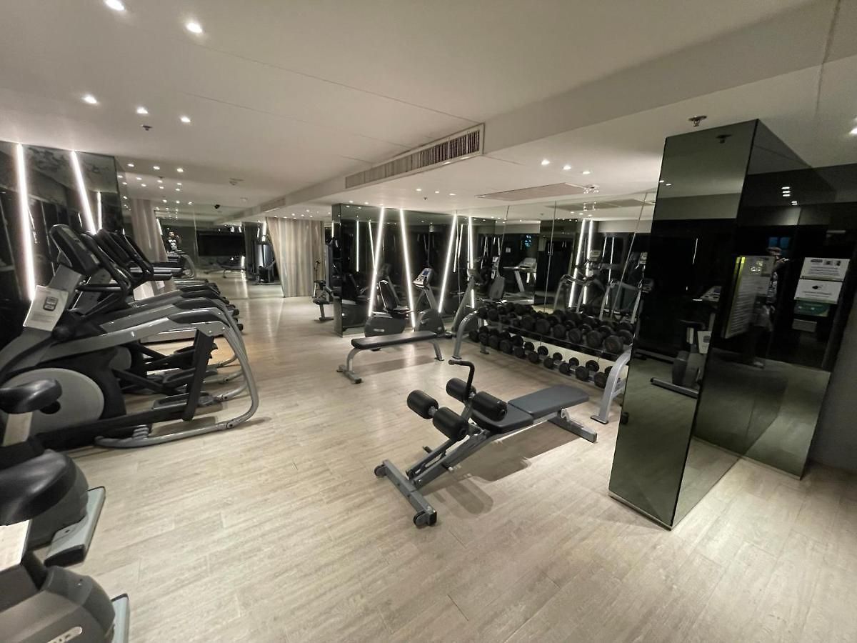 Location With Swimming Pool, Gym, Sauna, Washing Mashine, Fast Internet In Of อพาร์ทเม้น