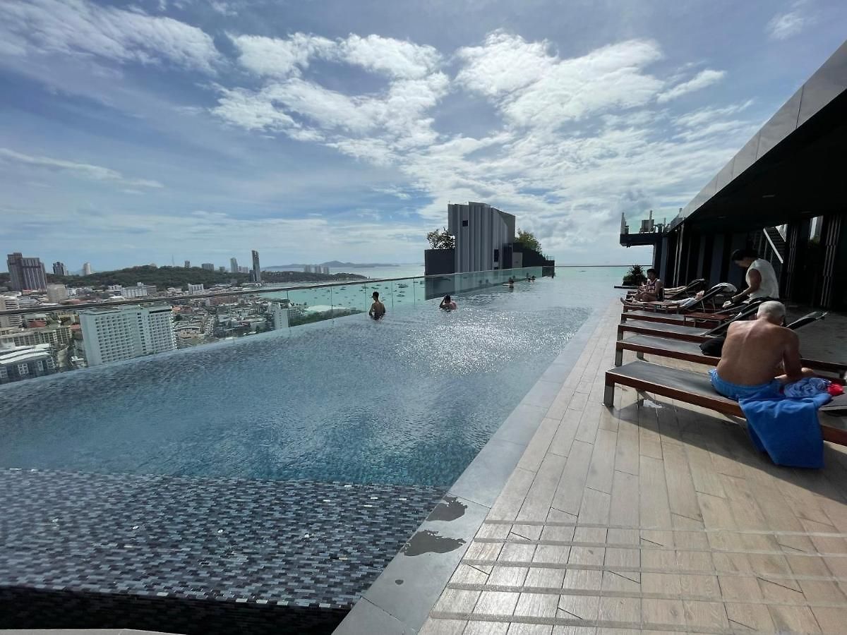 Location With Swimming Pool, Gym, Sauna, Washing Mashine, Fast Internet In Of อพาร์ทเม้น *