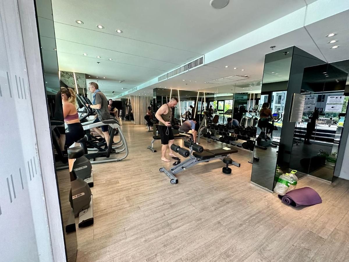 อพาร์ทเม้น Location With Swimming Pool, Gym, Sauna, Washing Mashine, Fast Internet In Of