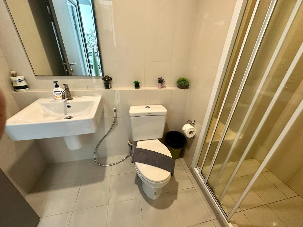 Location With Swimming Pool, Gym, Sauna, Washing Mashine, Fast Internet In Of อพาร์ทเม้น