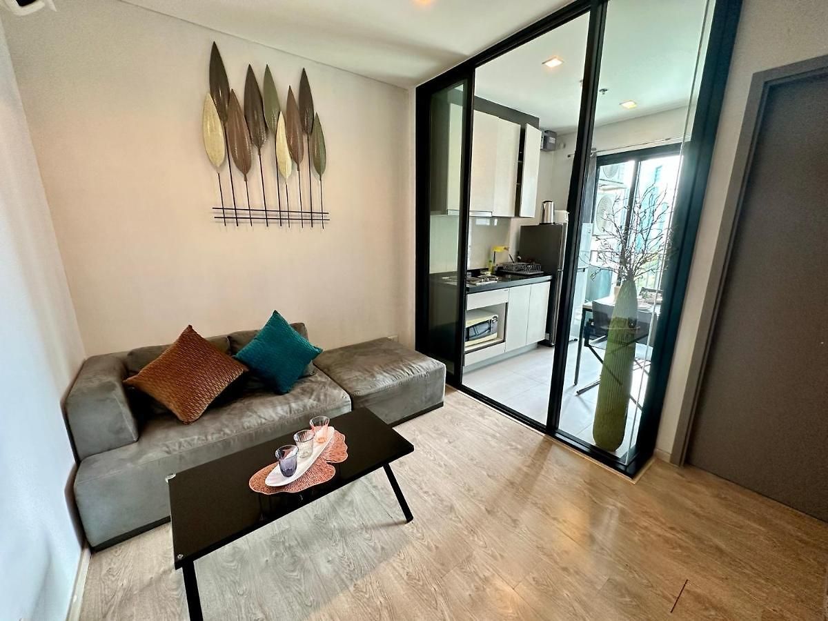อพาร์ทเม้น Location With Swimming Pool, Gym, Sauna, Washing Mashine, Fast Internet In Of