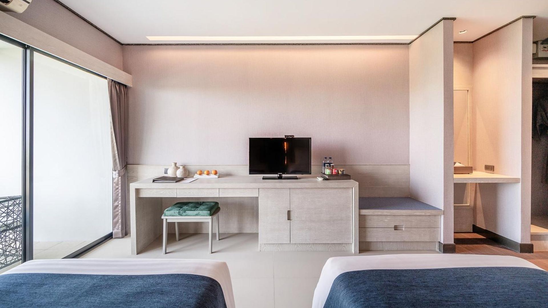 Manhattan - Sha Extra 4*
