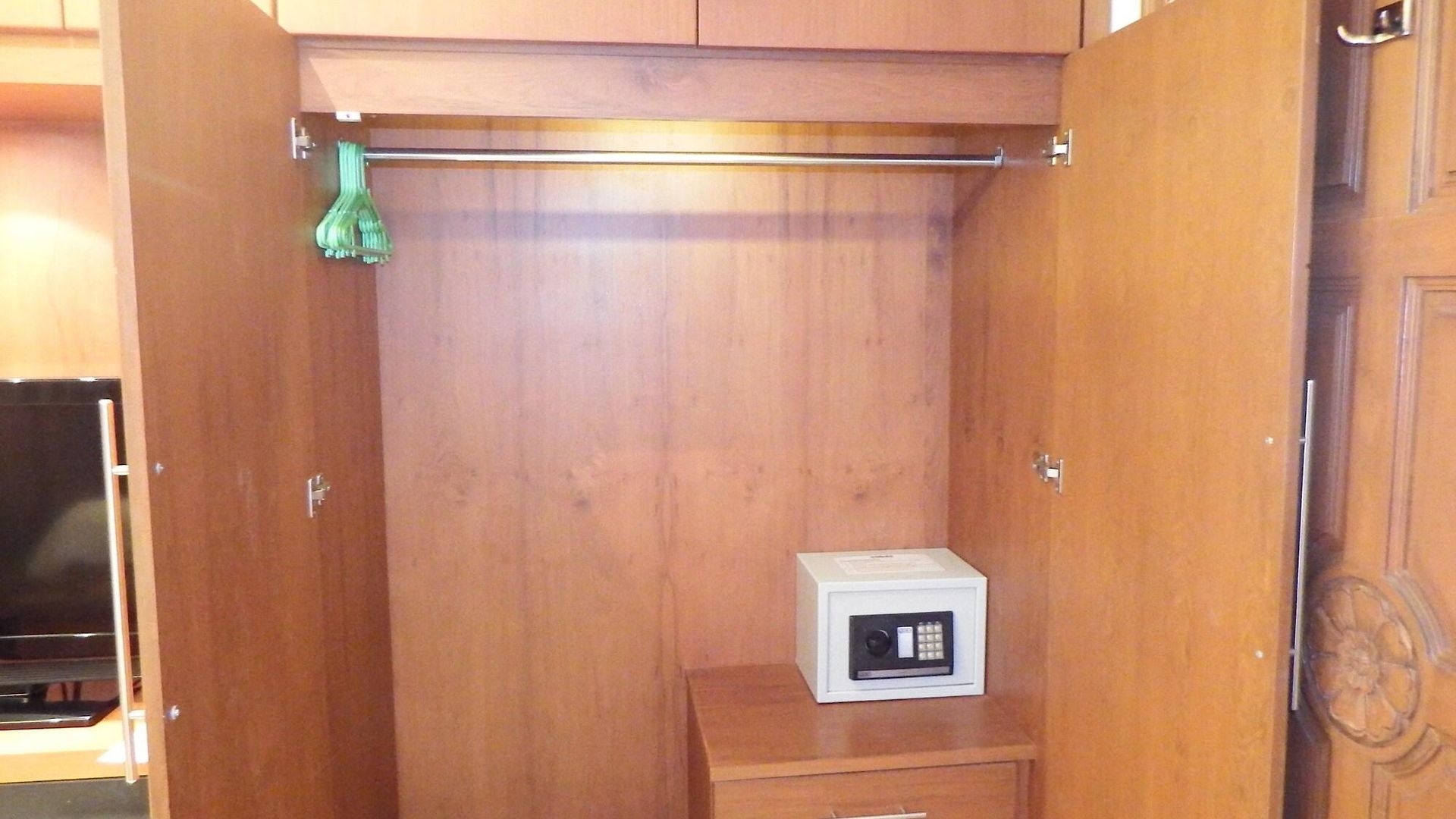 โรงแรม Tara Court